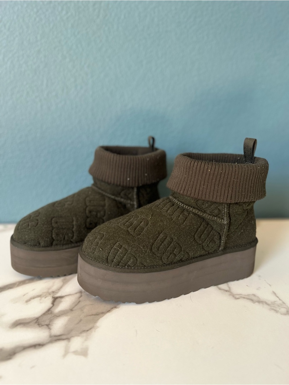 UGG classic mini platform Olive Green‎ Quilted Ankle Booties felted chunky sole